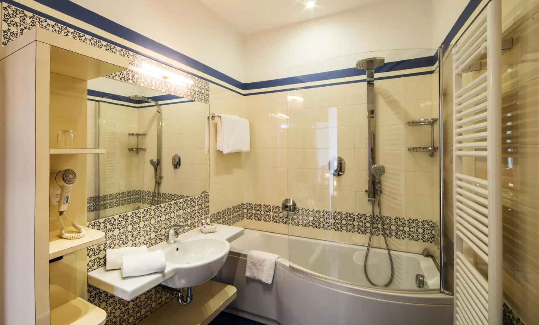 ***  Hotel Villa Marie Тремеццо Италия